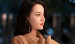 美女吃瓜横屏,美女吃瓜，趣味横生瞬间捕捉