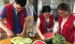 济南吃瓜奶奶,吃瓜奶奶的瓜香诱惑