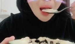 吃瓜大哭的视频,一场网络爆火的情感宣泄