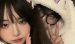 情头吃瓜拍照,甜蜜瞬间，定格吃瓜拍照的浪漫瞬间