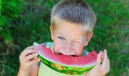 吃瓜大哭的视频,一场网络爆火的情感宣泄