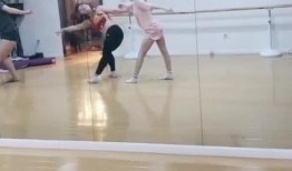 吃瓜大学舞蹈视频,青春活力，舞动校园