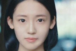 广东校花吃瓜,校园风云再起，瓜田李下引热议”