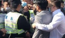 保安吃瓜事件,网络热议引发社会思考