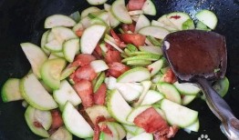 熊三吃瓜,揭秘娱乐圈背后的那些事儿