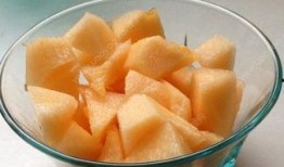 吃哈密瓜 喉咙过敏,揭秘过敏源与应对策略