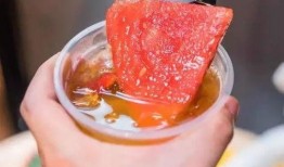 喝奶茶吃瓜,品味生活，畅享悠闲时光